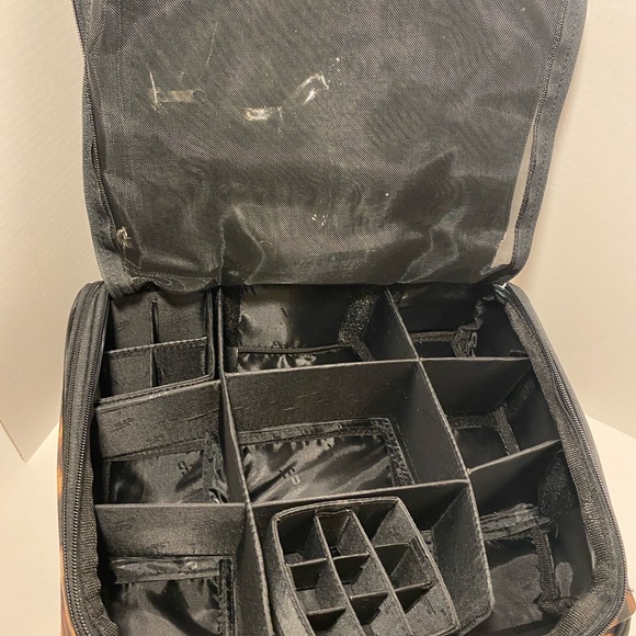 LG Accessory and Makeup Bags - Picture 3 of 9